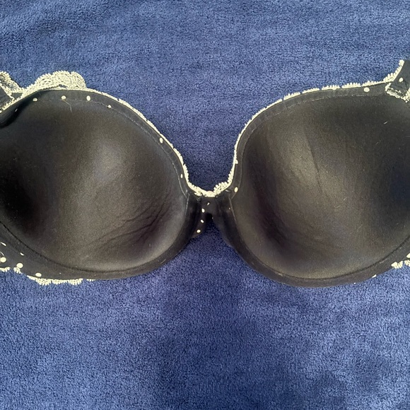 Four very pretty bras two lightly lined , two unlineded - Picture 5 of 11